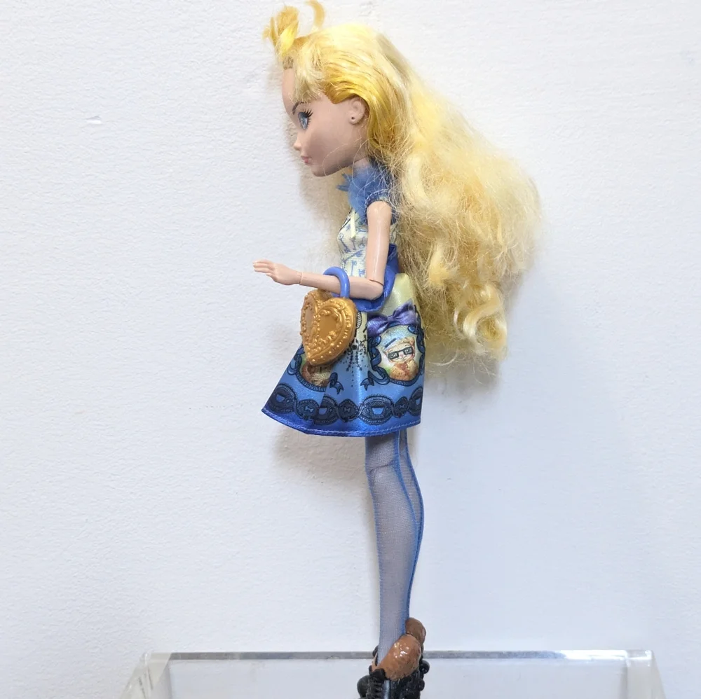 Ever After High Blondie Lockes Signature Royal Doll